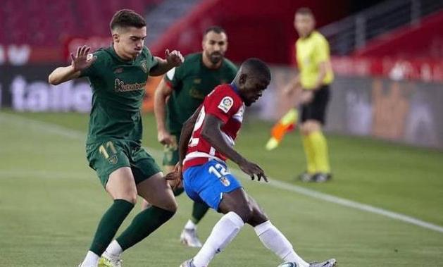 海风中出现 海风中出现